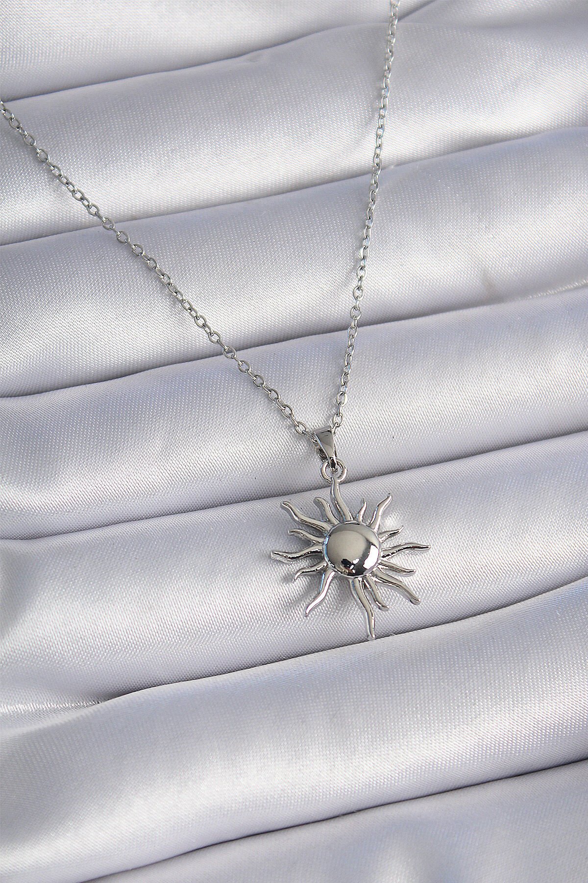 316L Çelik Gold Renk Zincir Güneş Figür Kadın Kolye